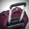 Valigia spinner da riporre sotto il sedile con porta USB Valigia spinner da riporre sotto il sedile con porta USB