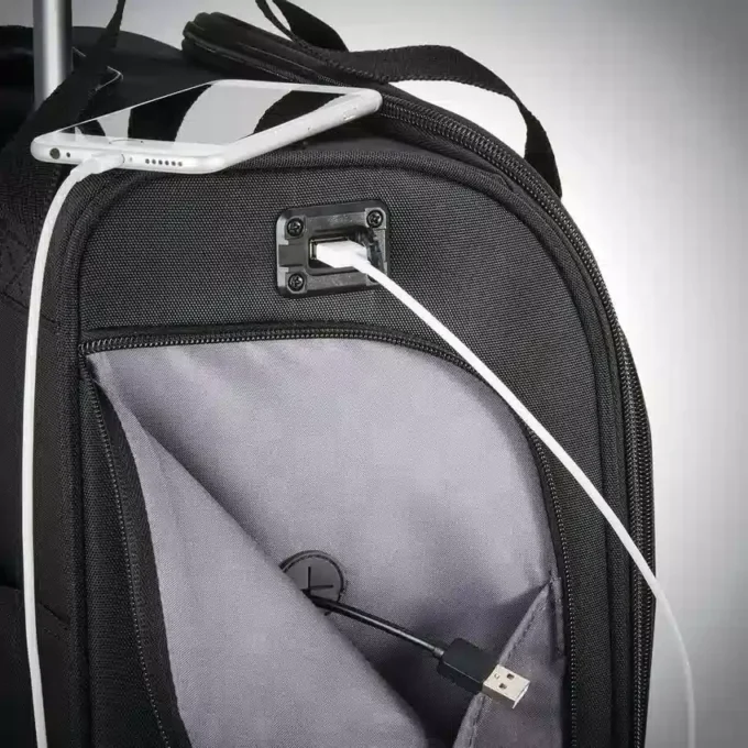 Valigia spinner da riporre sotto il sedile con porta USB Valigia spinner da riporre sotto il sedile con porta USB